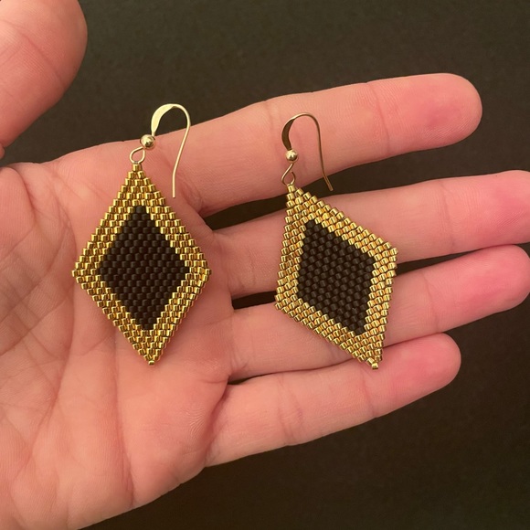 Handmade Black & Gold Beaded Earrings. Peyote Stitch, Diamond shape. - Picture 6 of 9